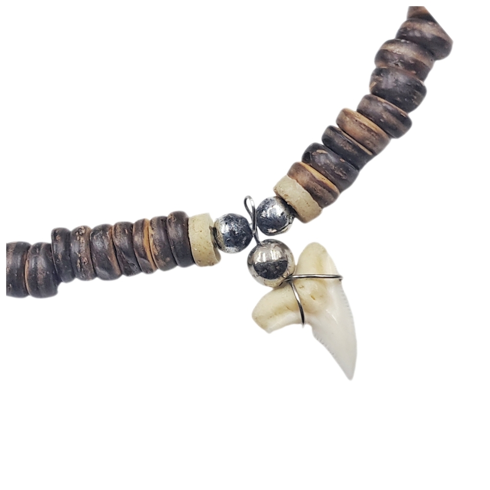 Shark Tooth Pendant Necklace with Wooden Disc Beads – 20.5"